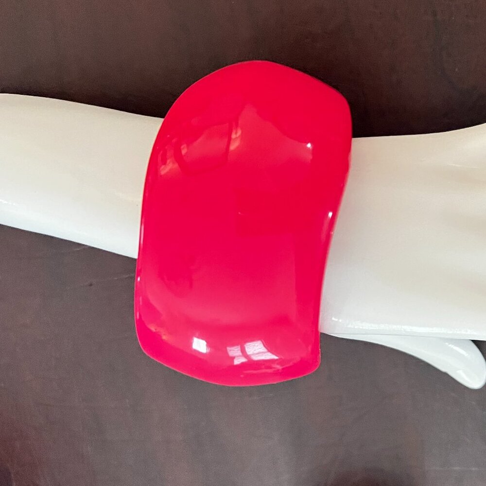 Ben-Anum VINTAGE Raspberry Resin Bangle Bracelet